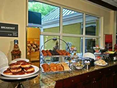 Hampton & On The Parkway Hotel 3*